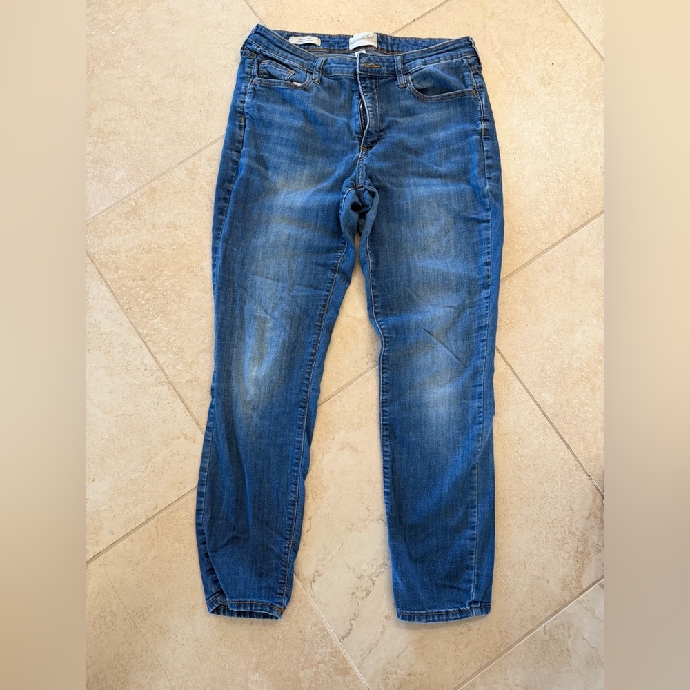 Universal Thread Women's Mid-Rise Skinny Jeans in Medium Blue Wash
